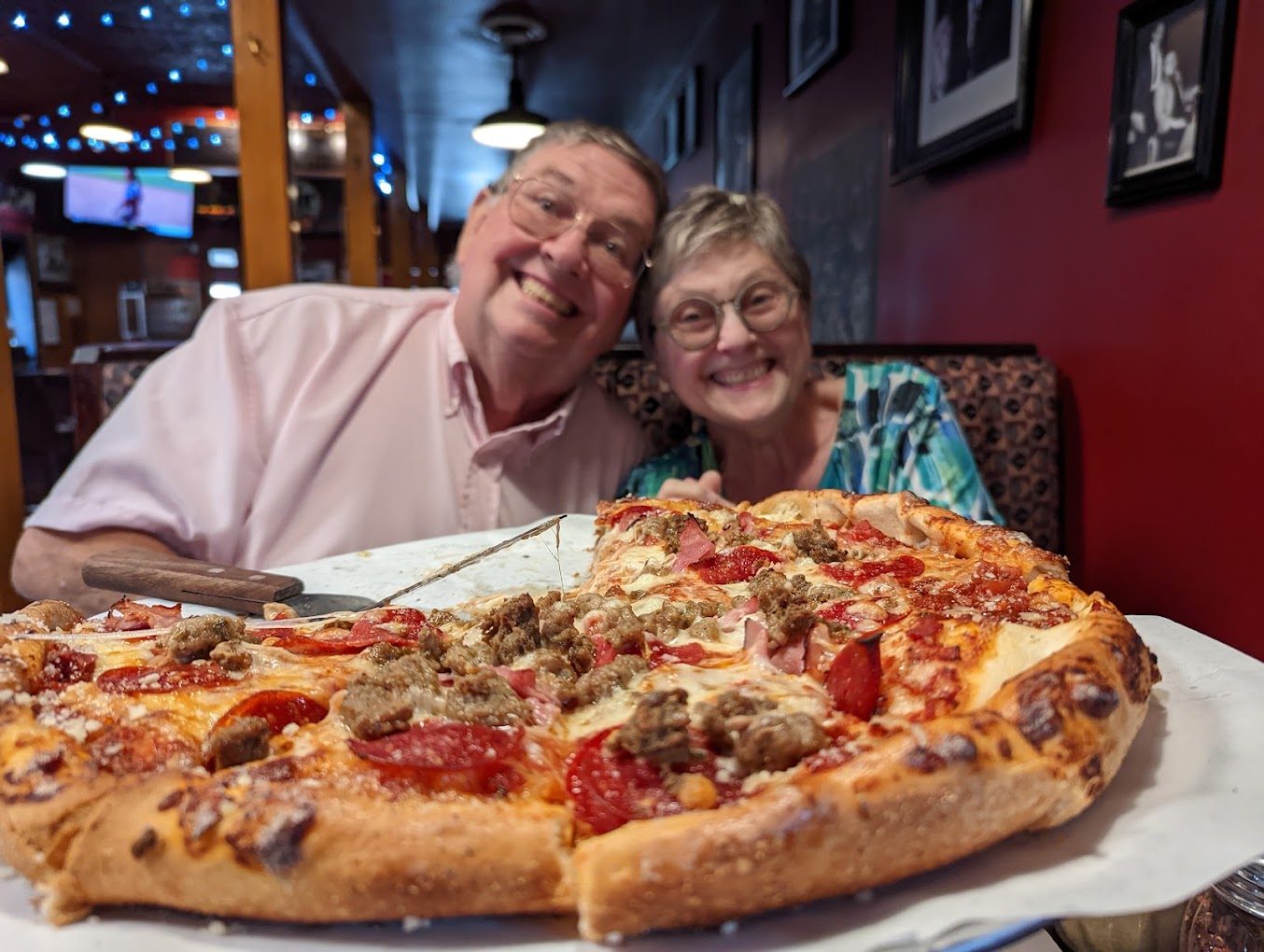 Frank & Tony's Place — Bar & Grill in Willoughby