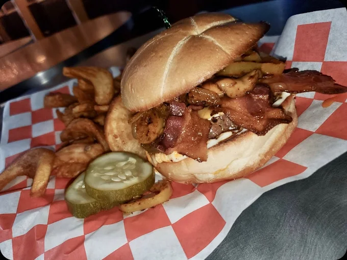 Frank & Tony's Place — Bar & Grill in Willoughby